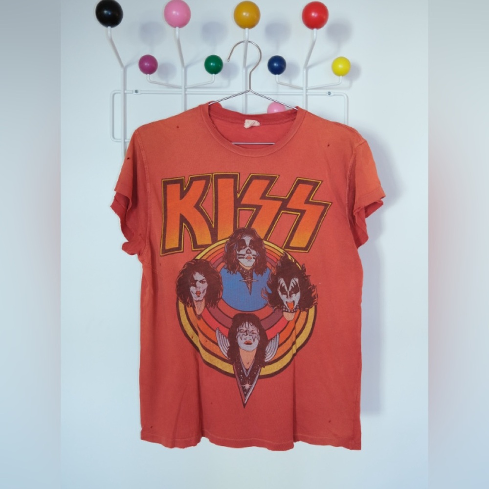 SOLD ON DEPOP- @highhorsestudios- KISS tee by MadeWorn